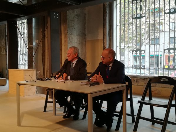 Da sinistra, Roberto Jarach ed Ermanno Tedeschi all'inaugurazione della mostra Ricordi futuri 4.0 al memoriale della Shoah di Milano