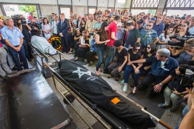 7772367211_le-24-mai-2014-une-fusillade-a-fait-4-morts-dans-le-musee-juif-de-bruxelles