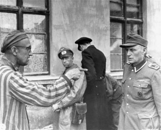 Foto esposta alla mostra La liberazione dei campi nazisti al complesso del Vittoriano a Roma - DA/PER ANSAMED