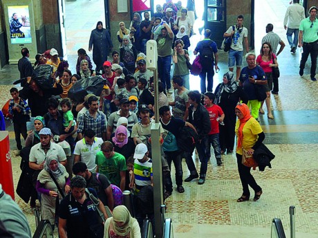 Profughi alla Stazione Centrale di Milano