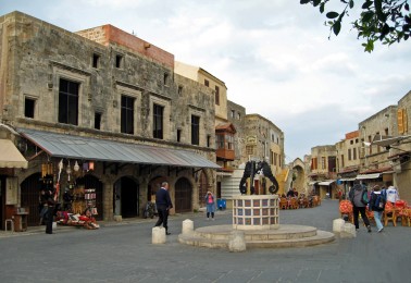 Piazza dei Martiri ebrei a Rodi