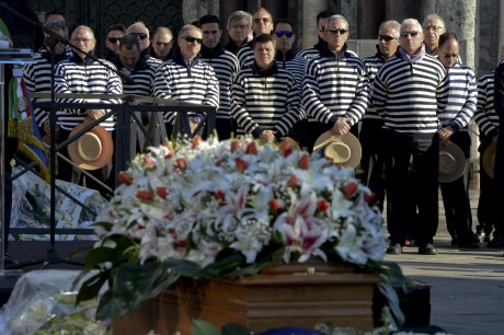 Parigi: funerali Valeria Solesin in piazza San Marco