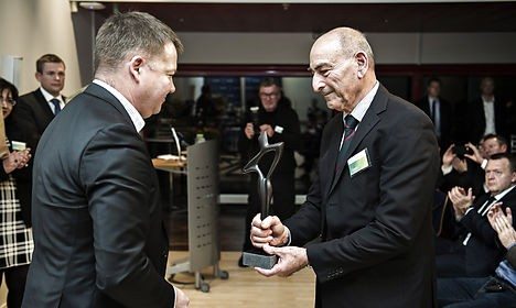 Il padre di Dan Uzan riceve il premio di Danese dell'Anno dedicato al figlio morto nell'attentato alla sinagoga di Copenaghen nel febbraio di quest'anno