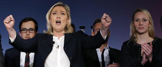 Marine Le Pen, leader del Front National, festeggia la vittoria al primo turno delle elezioni regionali del 7 dicembre