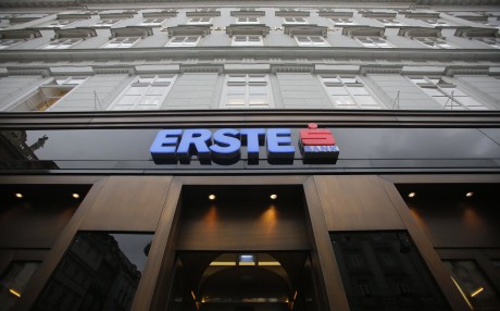 huGO-BildID: 31702046 The entrance of the headquarters of Austrian Erste Group Bank is pictured in Vienna June 24, 2013. Erste Group Bank said on Monday operating profit would fall as much as 5 percent in 2013 rather than holding steady and that it intends to raise its equity capital by about 660 million euros ($867 million) in the third quarter. Central and eastern Europe&apos;s third-biggest lender also said it would repay in the third quarter 1.76 billion euros in non-voting participation capital it got from the state and private investors after the financial crisis began. REUTERS/Leonhard Foeger (AUSTRIA - Tags: BUSINESS)