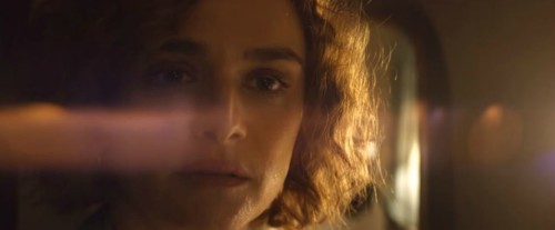 Rachel Weisz nei panni di Debprah Lipstadt nel film Denial