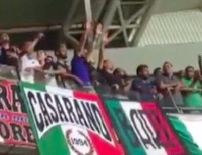 I saluti romani dei tifosi italiani durante Israele-Italia del 5 settembre (fonte: Moked)