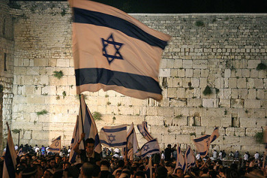 Jerusalem-Day-celebrating-Kotel-12