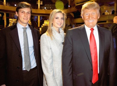 Donal Trump con la figlia Ivanka e il genero Jared Kushner
