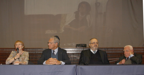 da sinistra, Esterina dana, preside della Scuola, Roberto Jarach, il rabbino capo Rav Alfonso Arbib e Franco Sereni