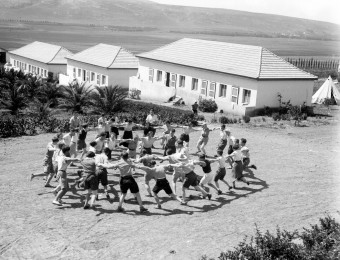 La Hora in kibbutz, 1947