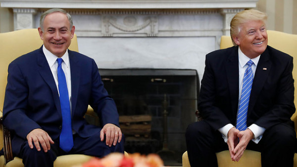 Beniamin Netanyahu e Donald Trump durante l'incontro alla Casa Bianca il 15 febbraio 2017 (foto AP)