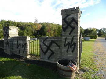 Il cimitero Temple Beth Shalom a Warwick, nello Stato di NY