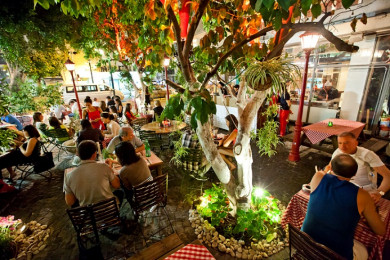 Lo spaizo esterno del ristorante La Piazza a tel Aviv