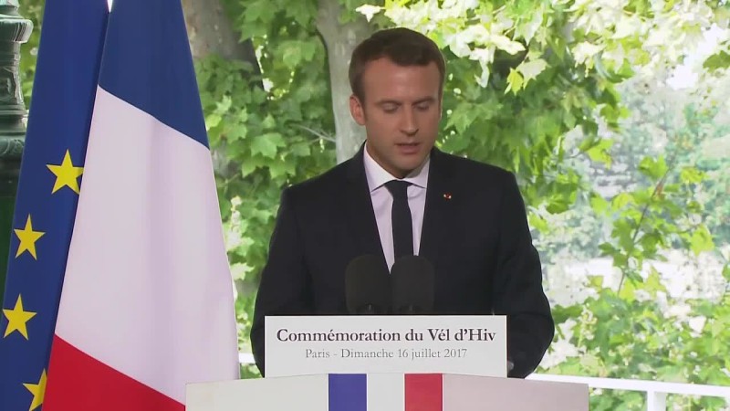 Il presidente francese Emmabnuel Macrobn durante la commemoraizone dei 75 anni del rastrellamento al Vel' d'hiv 