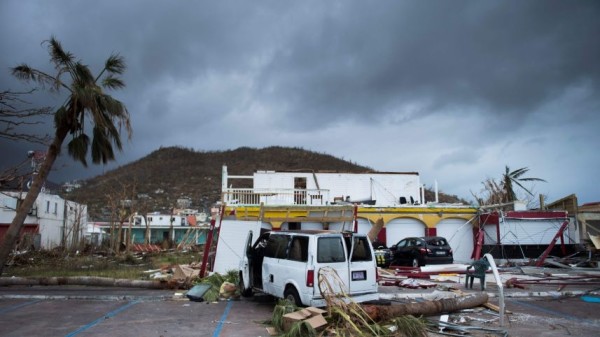 L'isola di Saint Martin devastata dall'uragano Irma
