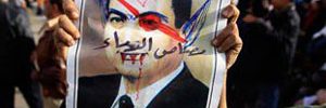 Il Cairo: Mubarak dileggiato dai dimostranti