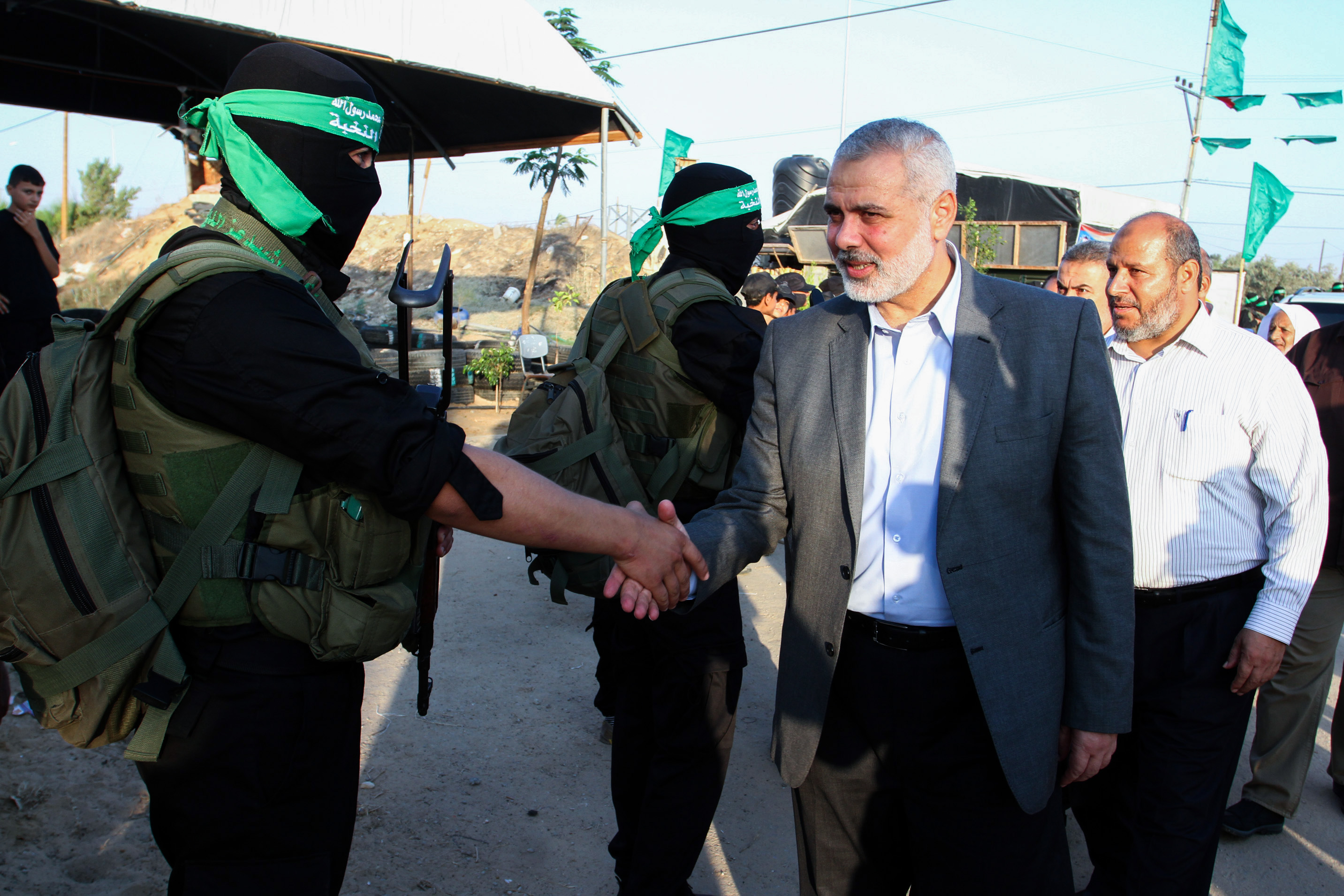 Gaza: Ismail Haniyeh visita un campo di addestramento paramilitare per bambini