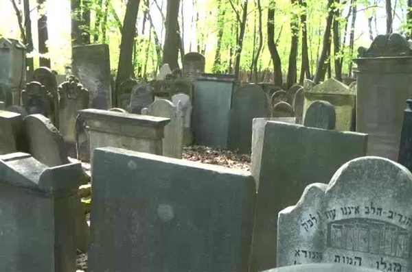 Il cimitero ebraico di Varsavia