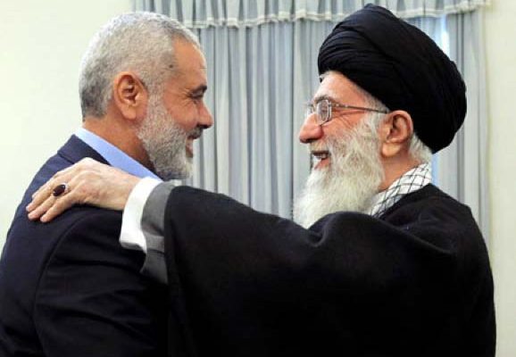 Da sinistra, il leader di hamas Ismail Haniye e il presidente iraniano Hassan Rouhani