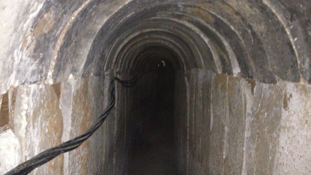 Uno dei due tunnel di Hamas trovati sotto una scuola dell'Unwra