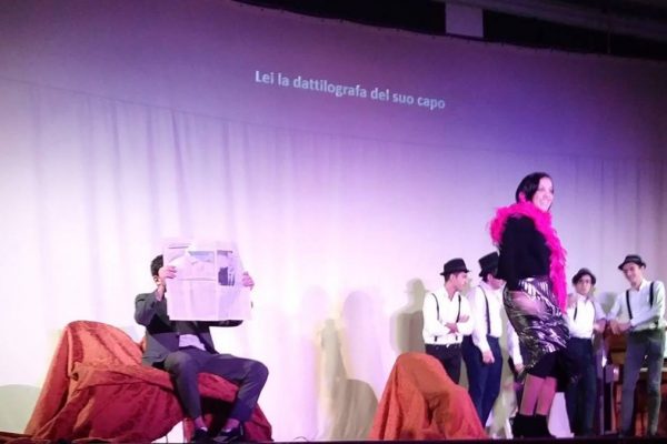 Una scena di uno degli spettacoli del progetto Laiv-Insieme a teatro