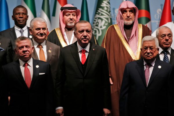 I leader arabi al summit dell'OIC a Istanbul