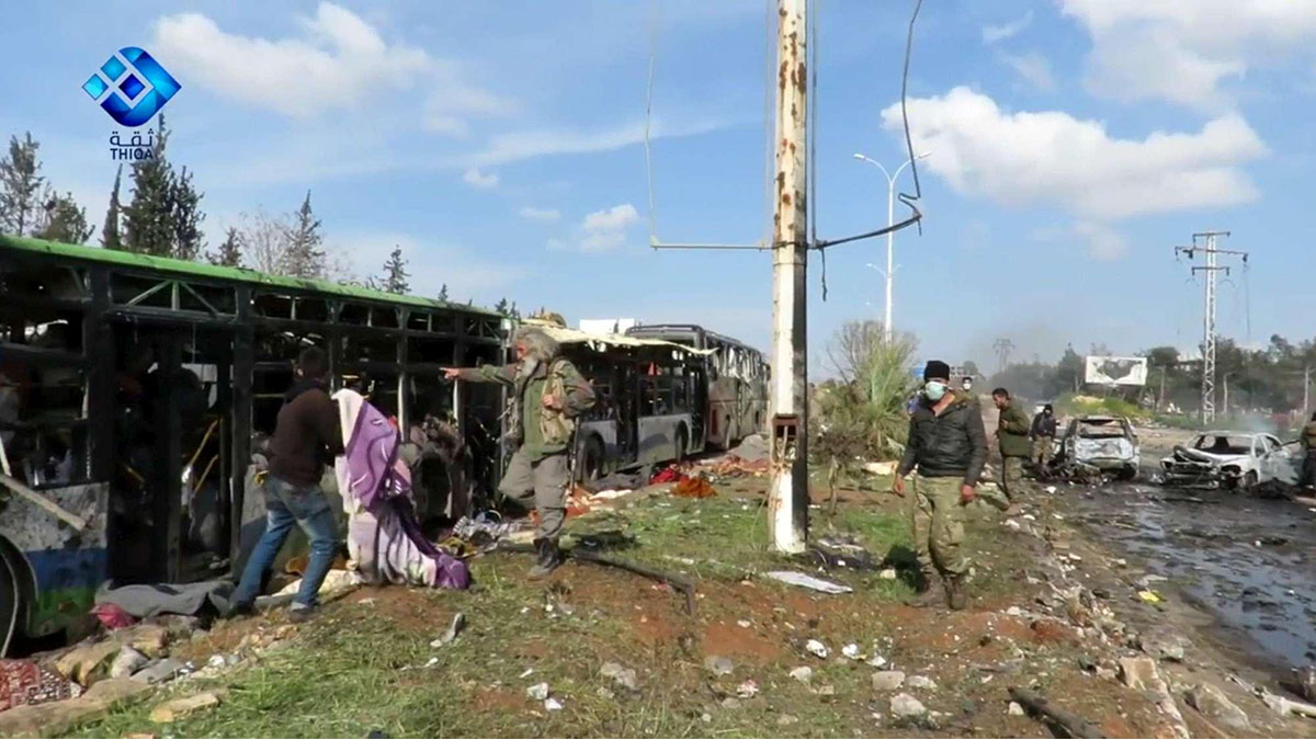 Attentato a un convoglio di pullman ad Aleppo, in Siria, ad aprile 2016 (Foto Ansa, fonte TgCom24)