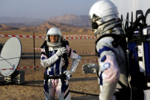 Gli scienziati israeliani che partecipano alla simulazione della missione su Marte, parte del progetto dell’Agenzia Spaziale israeliana D-MARS, Desert Mars Analog Ramon Station