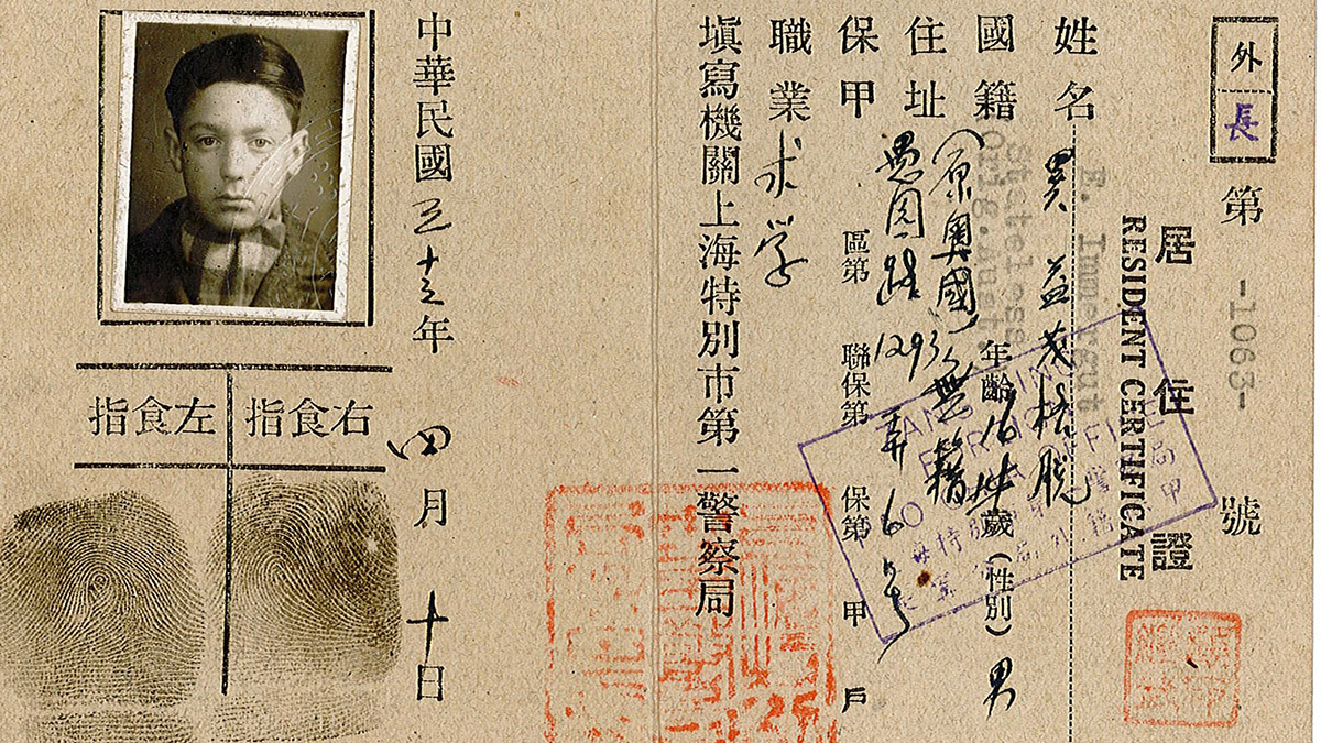 Una carta di identità di un ebreo residente a Shanghai durante la seconda guerra mondiale