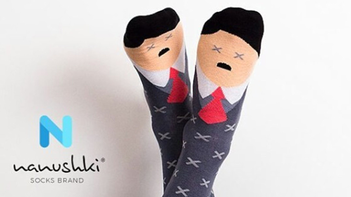 I calzini della ditta polacca nanushki con la faccia di Adolf Hitler