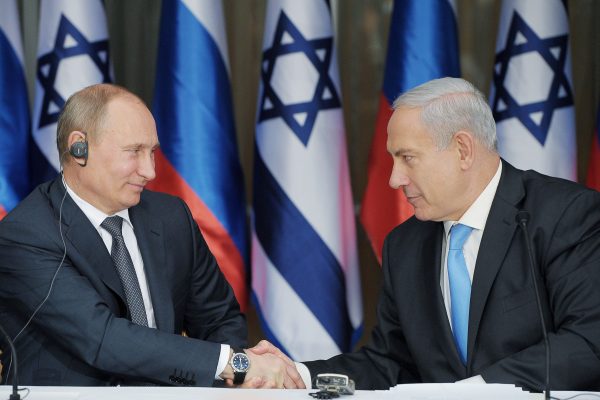 Da sinistra, Valdimir Putin e Beniamin Netanyahu