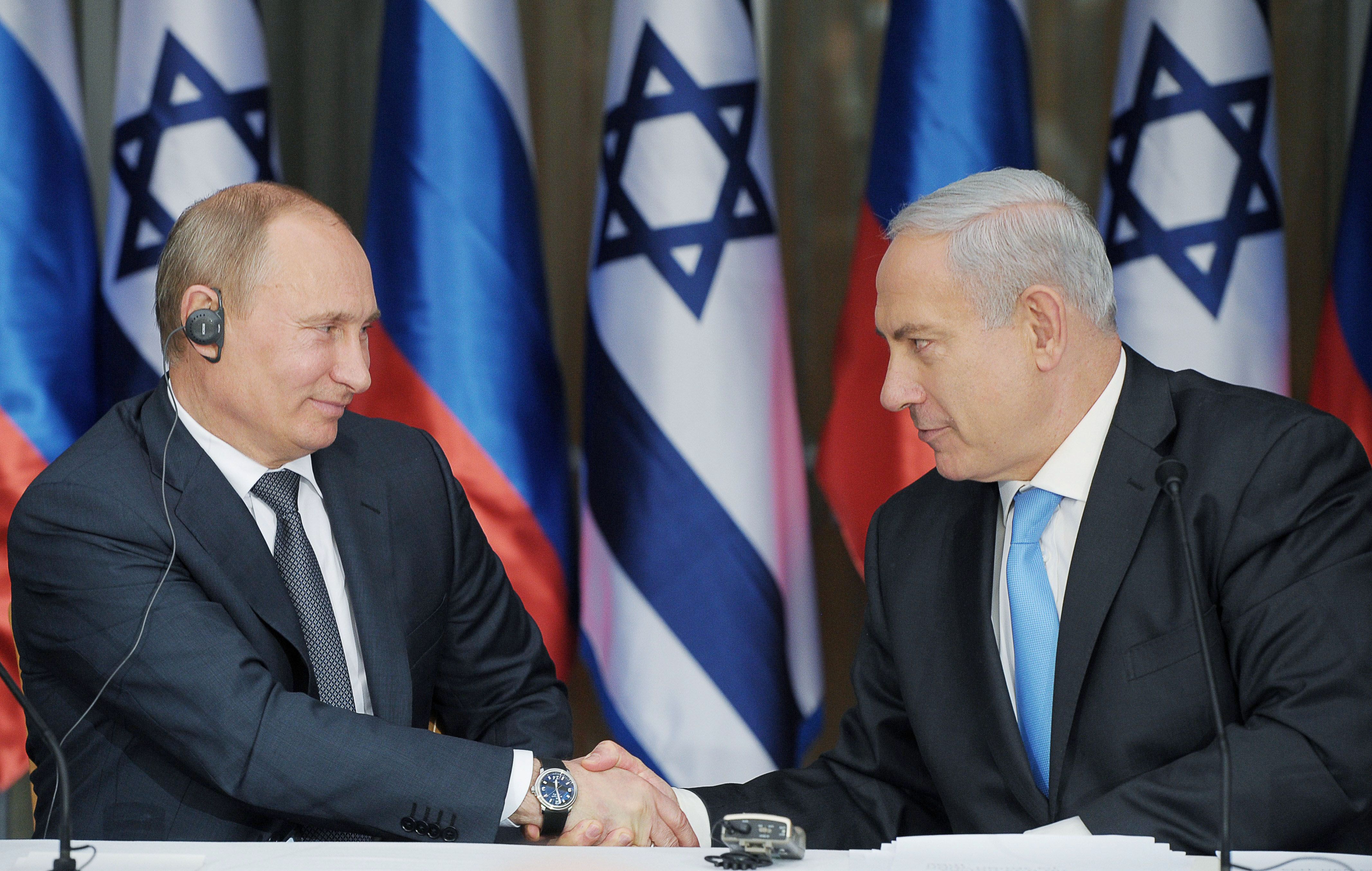 Da sinistra, Valdimir Putin e Beniamin Netanyahu