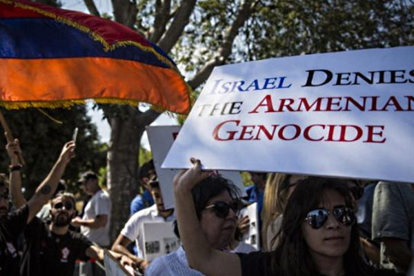 Una manifestazione per il riconoscimento del genocidio armeno