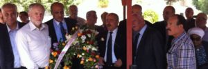 Jeremy Corbyn nel 2014 depone una corona di fiori alla tomba dei terroristi palestinesi di Monaco