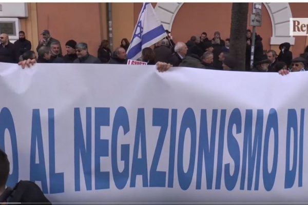 La manifestazione a Roma contro l'intervento della delegazione iraniana alla Camera