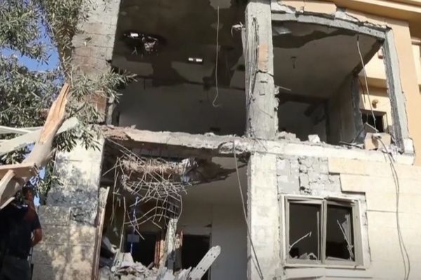 La casa a Beer Sheva distrutta da un missile lanciato da Gaza