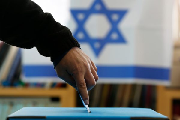 Un'urna per le elezioni in Israele