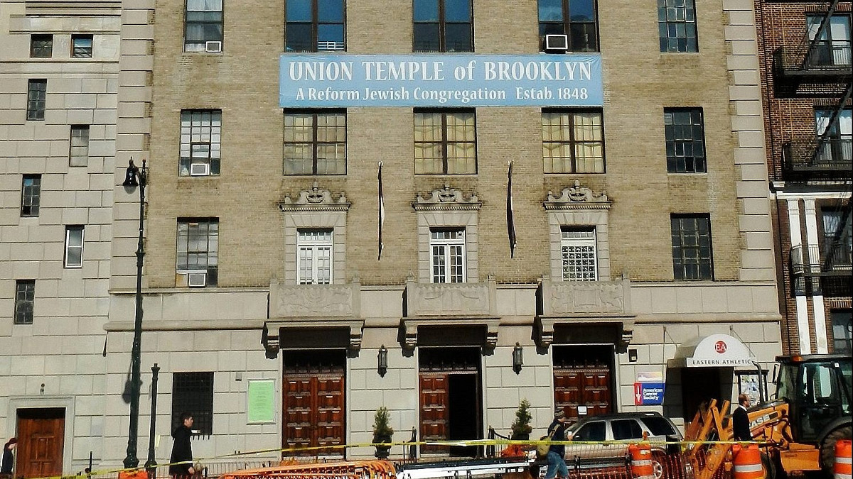 La sinagoga di Brooklyn oggetto di scritte antisemite