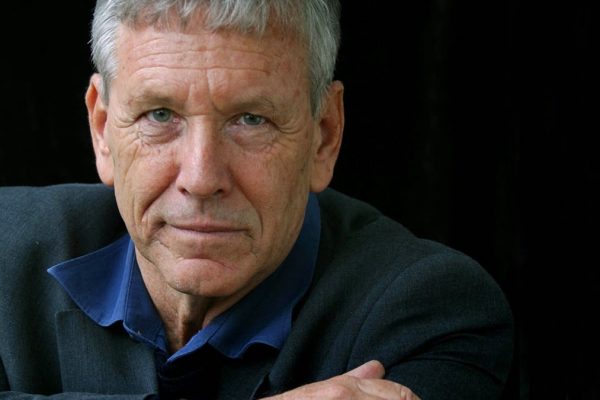 Amos Oz