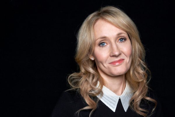 La scrittric J.K. Rowling ha scritto dei tweet satirici contro il Labour di Corbyn