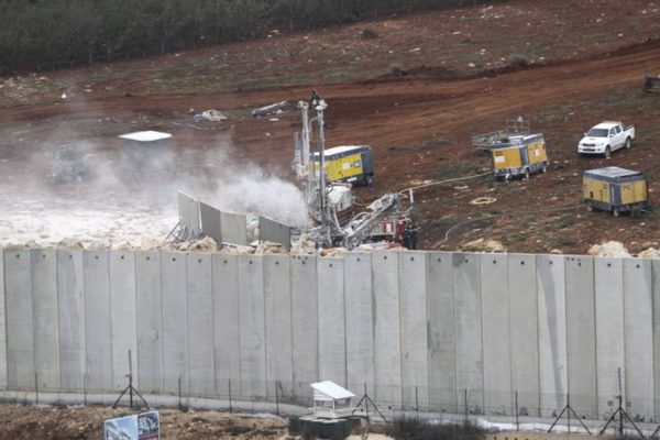 Israele distrugge i tunnel di Hezbollah al confine con il Libano
