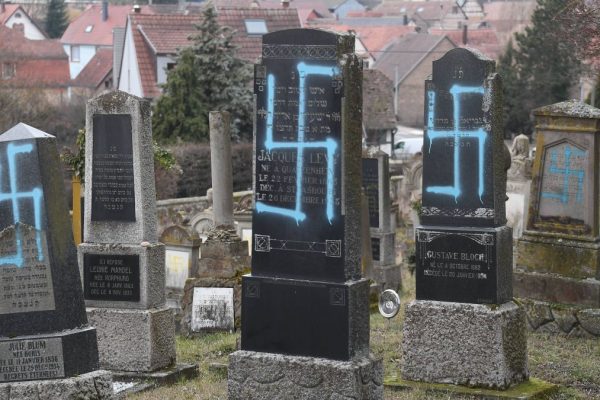 Cimitero ebraico profanato in Alsazia