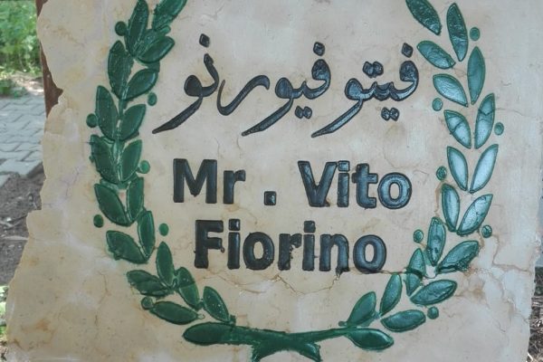 Cippo per Vito Fiorino al Giardino del bene in Giordania