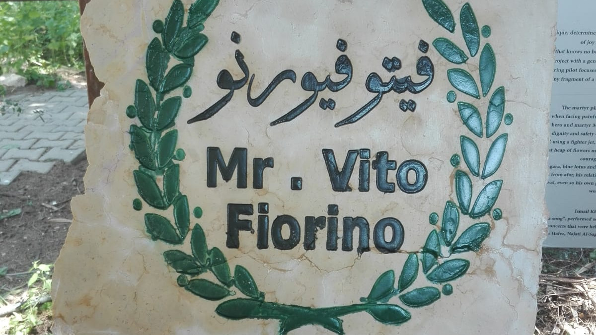 Cippo per Vito Fiorino al Giardino del bene in Giordania