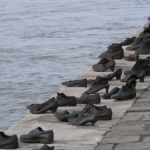 Il monumento delle scarpe sulla riva del Danubio a Budapest