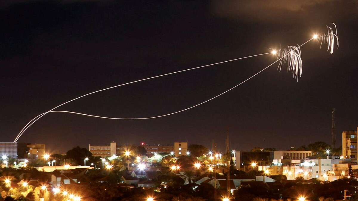 L'Iron Dome intercetta il missile lanictao da Gaza su Ashkelon il 25 dicembre