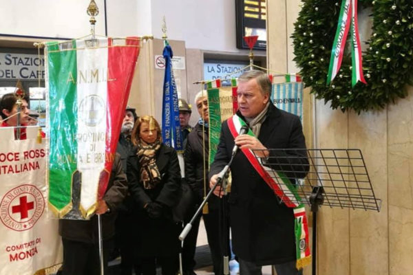 Il sindaco di Monza Dario Allevi durante la cerimonia per il Giorno della memoria