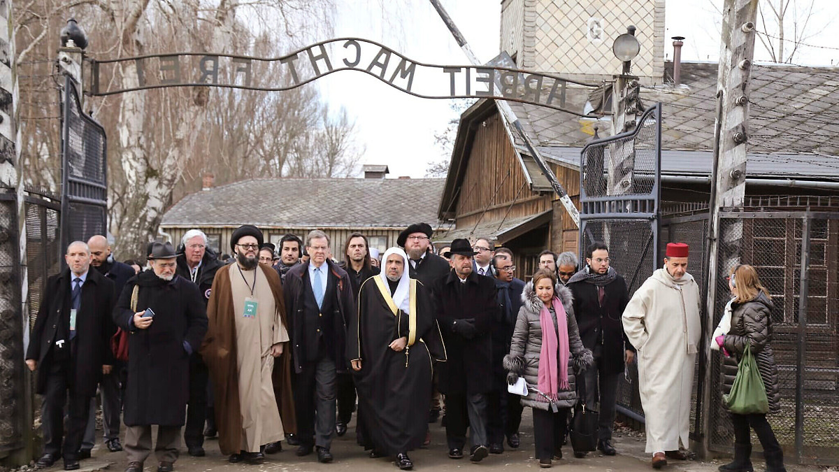 Una delegazione musulmana in visita ad Auschwitz