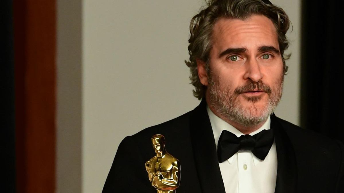 Joaquin Phoenix con la statuetta degli Oscar